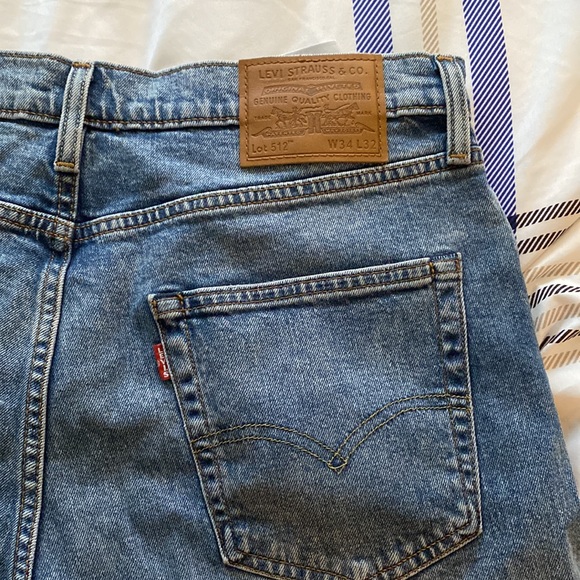 Levi's Premium 512 Ripped Slim Tapered Jeans. Size 34 x 32 - Picture 2 of 3